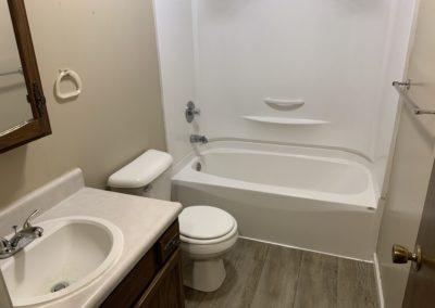 406 Silverwood Bathroom